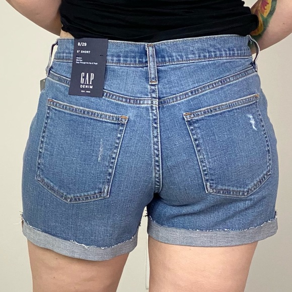 GAP 5" Short Mid-Rise Distressed Shorts size 8/29 - Picture 2 of 6